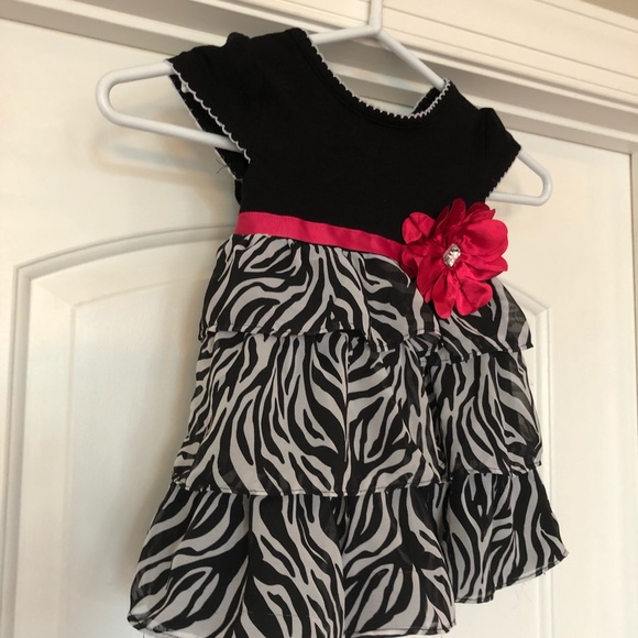 Girls, 2T, adorable dress - Picture 3 of 6